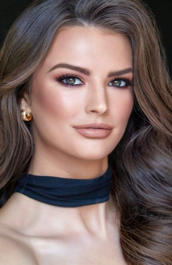 WINDY CITY | Elizabeth Laffey