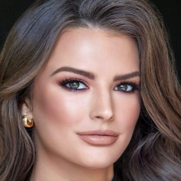 WINDY CITY | Elizabeth Laffey